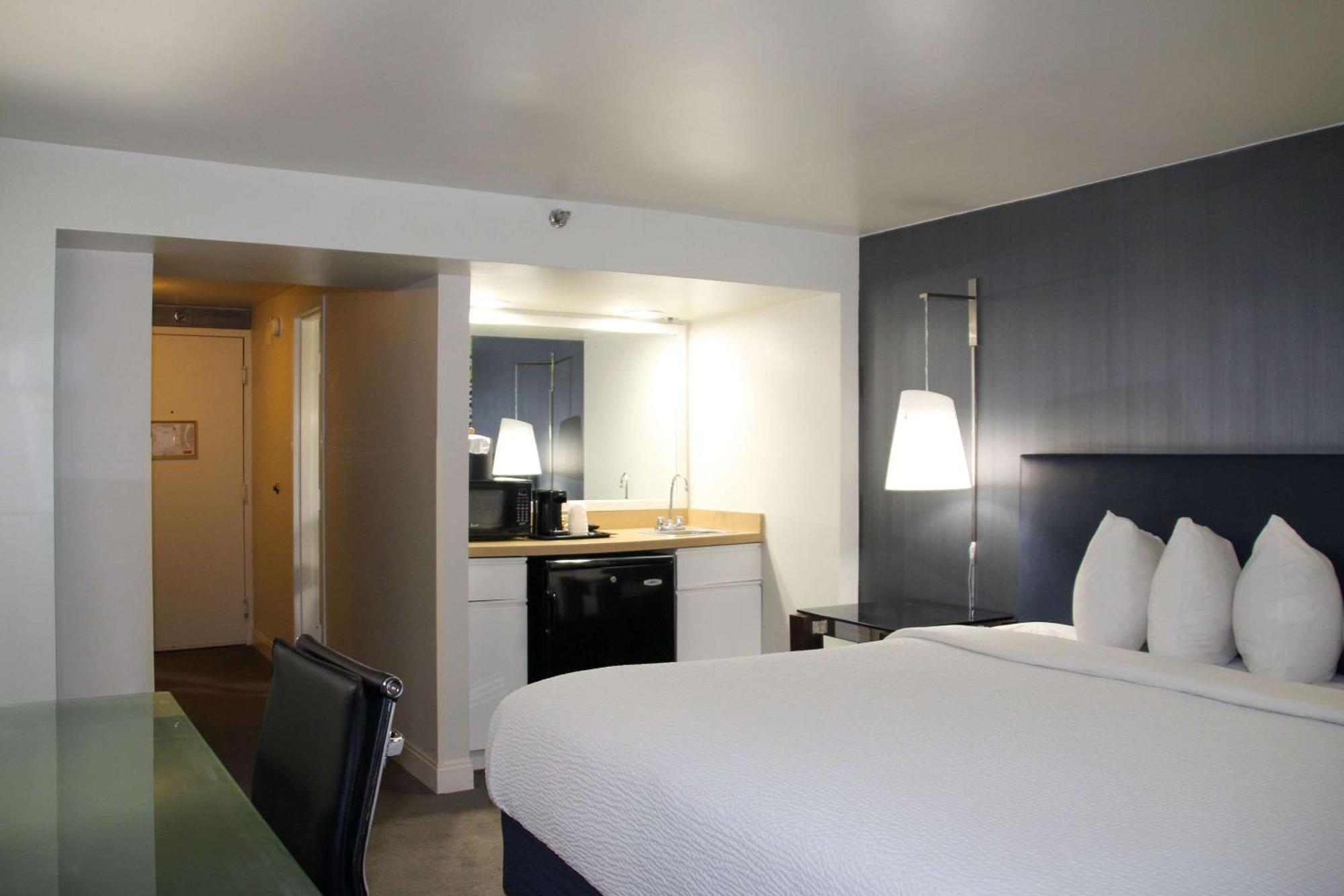 Comfort Inn & Suites Baltimore Inner Harbor Exterior foto